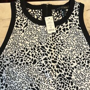 White House black market M no sleeve and never worn. New with tags.